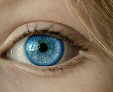 Niebieskie oko kobiety