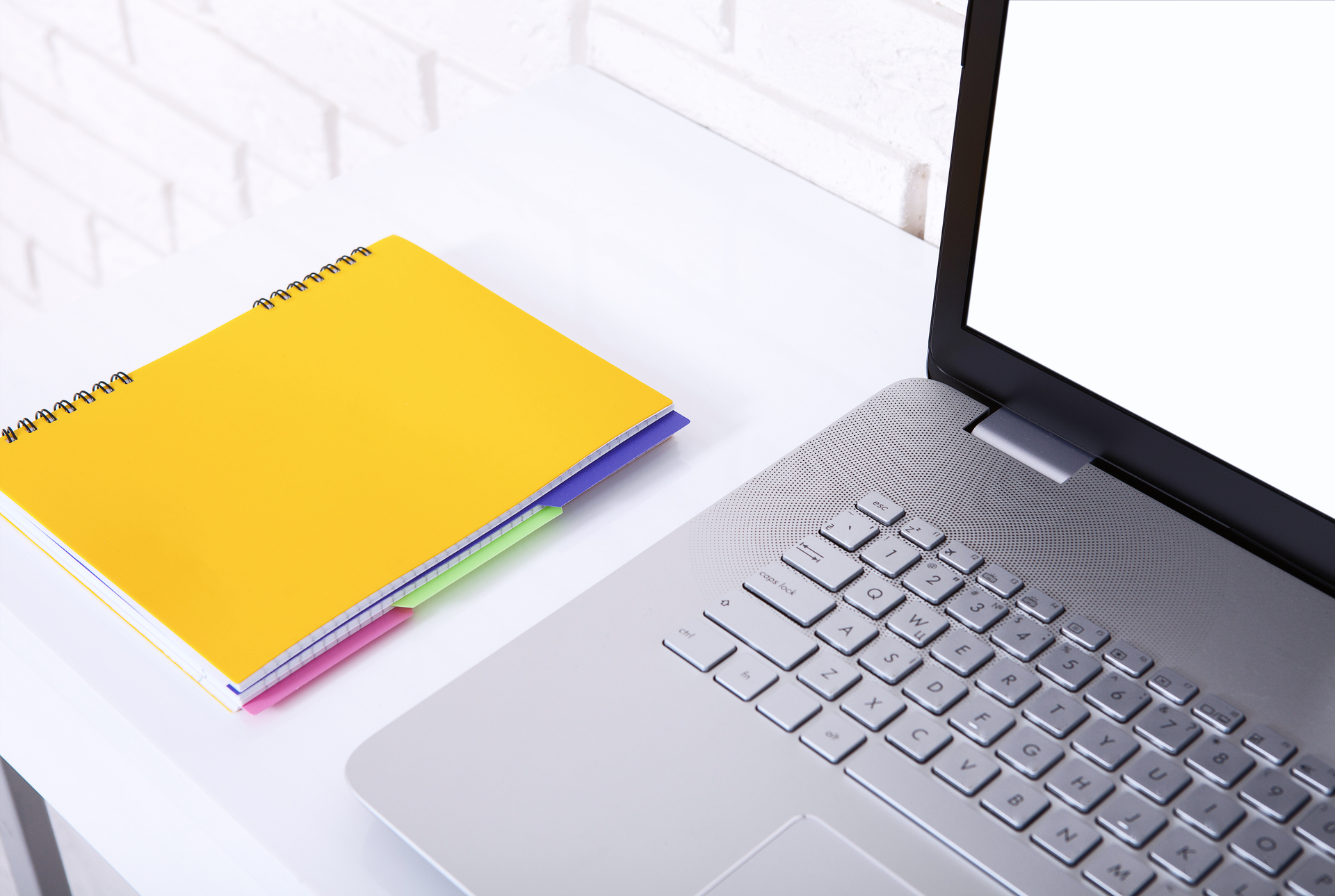 Laptop studenta do korzystania z platformy USOS PRZ